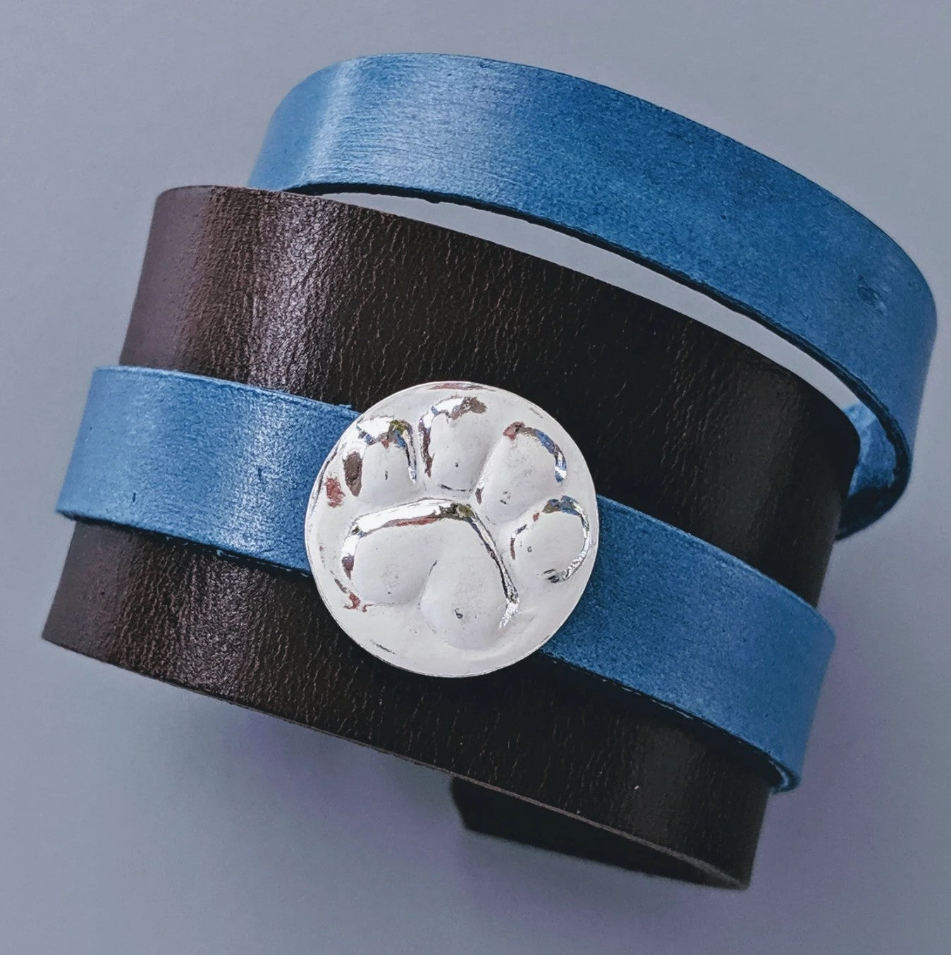 LEATHER BRACELET WITH REMOVABLE PAW-PRINT AMULET