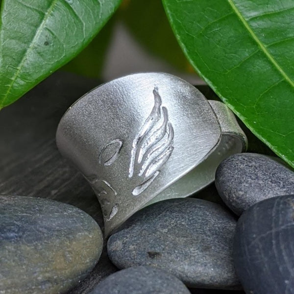 FROSTED ANGEL WINGS RING | <Z-FIRE.COM> Winged creatures are often messengers of the gods, and they are a symbol of freedom and spirituality. Angels also symbolize protection, affection, and harmony. Enjoy your heavenly wings! 😇 Huggable and adjustable size .999 Fine Silver Angel Wings Ring About 5/8 Inch Wide About 1.75 cm Wide Adjustable Size Free Astrological Report of Choice Free Standard Shipping Hassle Free Returns