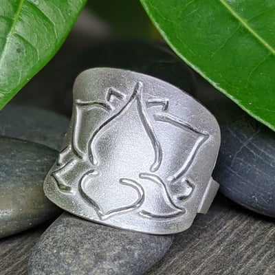 NEW - FROSTED LOTUS FLOWER RING | <Z-FIRE.COM> Wear this Lotus Flower Rings as a symbol of purity, enlightenment, self-regeneration and rebirth. Huggable and adjustable size .999 Fine Silver Lotus Flower Ring About Width About Width Adjustable Size Free Astrological Report of Choice Free Standard Shipping Hassle Free Returns